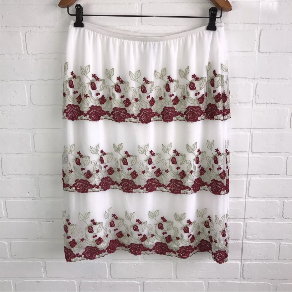 Maggie Sweet L Skirt Embroidered Rose Floral White